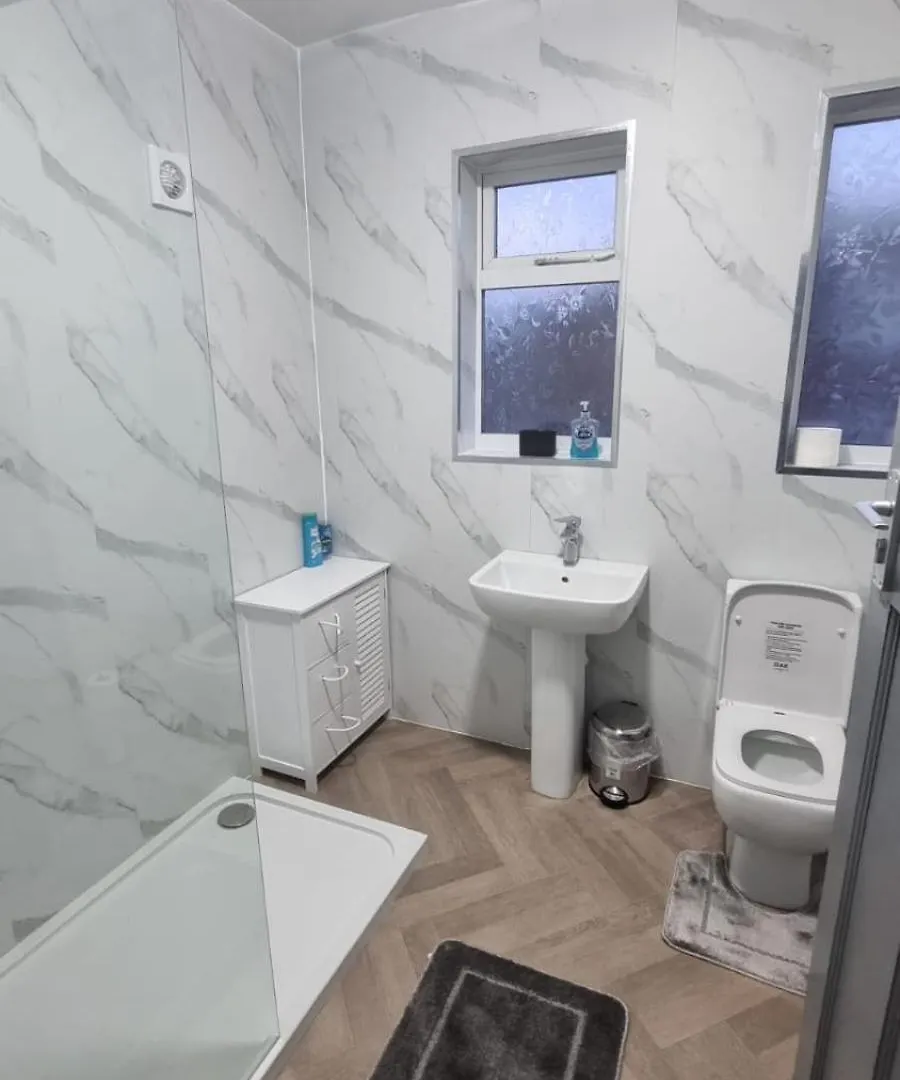 Nice House With Free Parking Newcastle upon Tyne